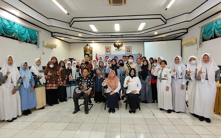 Siswi SMAN 1 Sampit Juara Menulis Resensi Buku Balai Bahasa Kalteng