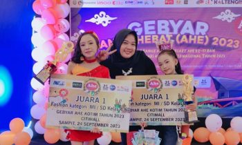 Siswi SDN 2 Mentawa Baru Hulu, Dinar Praditya paling kanan juara 1 lomba fashion show Gebyar AHE di Citimall Sampit, Minggu 24 September 2023.