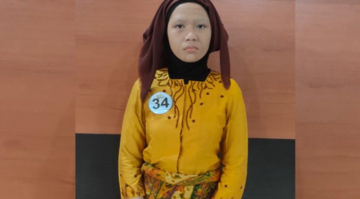 Siswi SMPN 1 Sampit, Cahya Zebina Oz Shira juara 1 lomba mendongeng Edukasi Wisata Museum Culture Museum yang digelar belum lama ini.