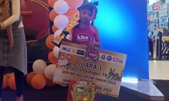 Siswi TK B Baiturrahim, Khaira Talita Rumi juara 1 lomba fashion show kategori TK Gebyar AHE di Citimall Sampit, Minggu 24 September 2023.