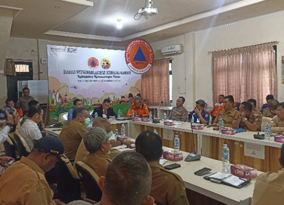 Suasana Rapat Koordinasi Penaikan Status Tanggap Darurat Bencana Karhutla Kotim di Gedung Pusdalops BPBD Kotim , Senin 11 September 2023