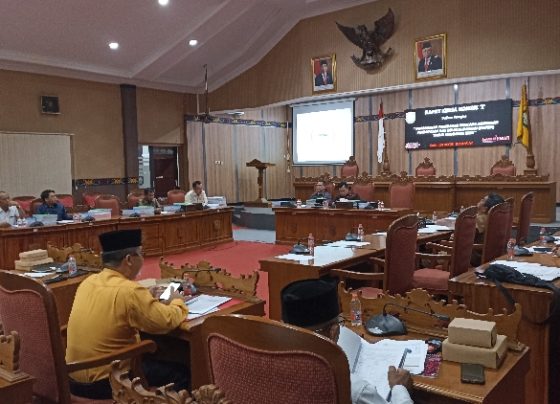 Suasana rapat kerja Komisi I DPRD Kotim dengan mitra kerja membahas RAPBD Perubahan 2023, Senin 18 September 2023.