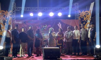 Wakil Bupati Kotim Irawati saat membuka Mentaya Bakul Festival  2023, Sabtu malam, 23 September 2023.