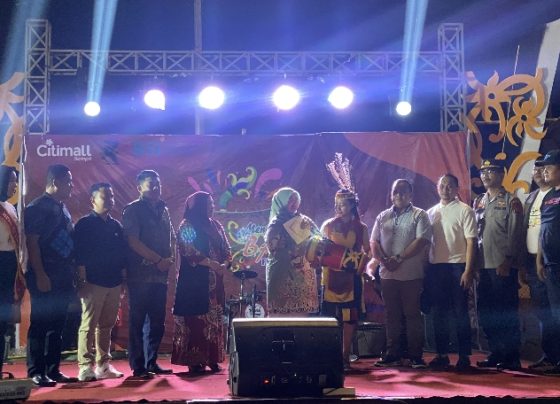 Wakil Bupati Kotim Irawati saat membuka Mentaya Bakul Festival  2023, Sabtu malam, 23 September 2023.