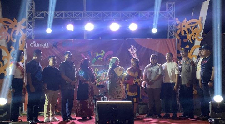 Wakil Bupati Kotim Irawati saat membuka Mentaya Bakul Festival  2023, Sabtu malam, 23 September 2023.