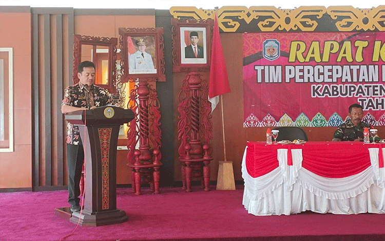 Asisten II Setda Mura Buka Rakor Tim Percepatan Penurunan Stunting