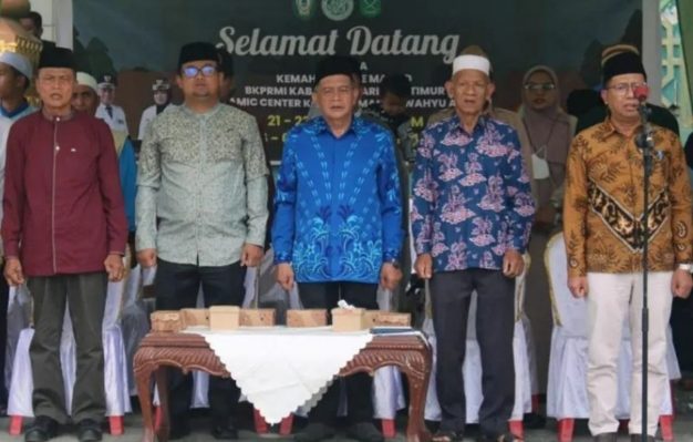 Asisten III Setda Kotim, M. Saleh paling kanan pada pembukaan Kemah Brigade Masjid di Masjid Agung Wahyu Al Hadi Sampit, Sabtu 21 Oktober 2023.