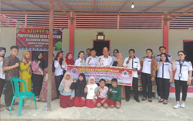 Meninjau di Dua Perpustakaan Desa, Ini Pesan Kadispursip Mura