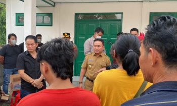 Gubernur Kalteng, H. Sugianto sabran tiba di instalasi kamar jenazah, RSUD Dr. Murjani Sampit, Minggu 8 Oktober 2023