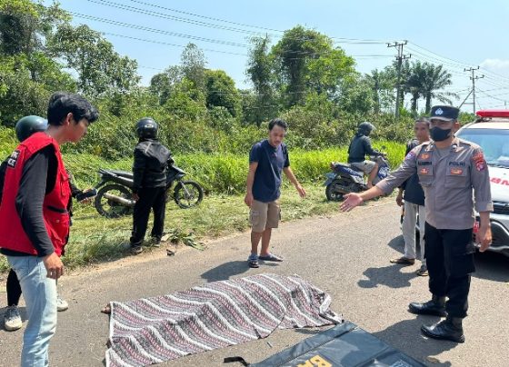 Jasad Yudiansyah saat dievakuasi petugas.