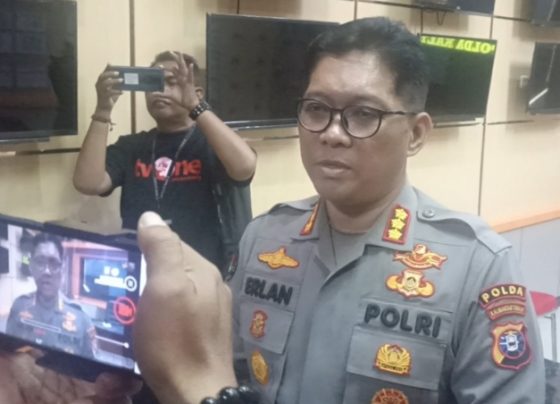 Kabid Humas Polda Kalimantan Tengah, Kombespol Erlan Munaji saat diwawancari awak media di Markas Polres Kotim, Sabtu 7 Oktober 2023.