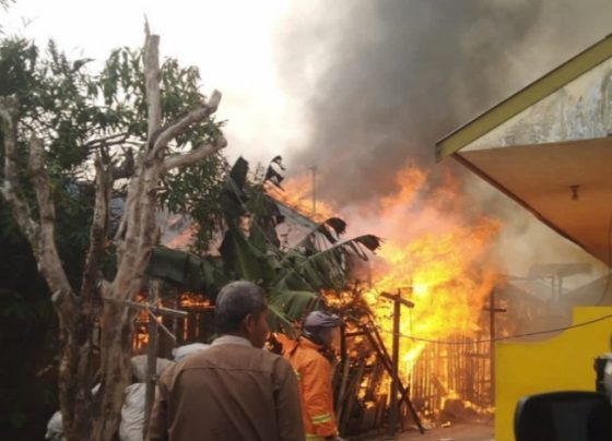 Kebakaran di Jalan DI Panjaitan, Sampit diduga gara gara kompor Kayu ditinggalkan menyala, Rabu 4 Oktober 2023.