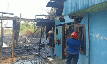 Kebakaran menghanguskan dua rumah di Jalan Muchran Ali, Baamang seberang SDN 1 Baamang Tengah, Jumat, 29 September 2023.