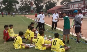 Kepala Dinas Pendidikan Kotim, M. Irfansyah beserta jajarannya memantau jalannya TC atlet GSI di Stadion 29 Nopember Sampit, Rabu 11 Oktober 2023