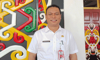 Kepala Dinas Pendidikan dan Kebudayaan Murung Raya Ferdinand Wijaya saat diwawancarai awak media di Gedung Pertemuan Umum (GPU) Tira Tangka Balang, Rabu, 25 Oktober 2023.