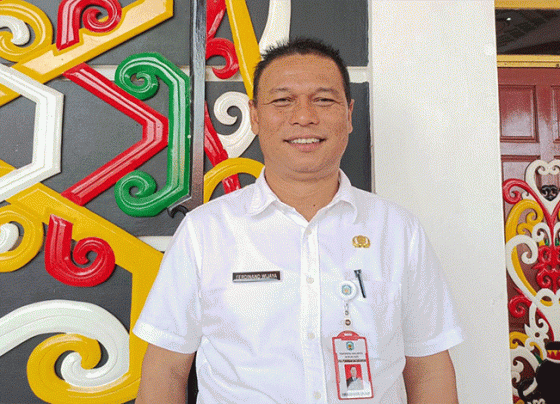 Kepala Dinas Pendidikan dan Kebudayaan Murung Raya Ferdinand Wijaya saat diwawancarai awak media di Gedung Pertemuan Umum (GPU) Tira Tangka Balang, Rabu, 25 Oktober 2023.