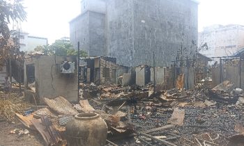 Kondisi empat rumah warga hangus terbakar di Jalan Mujahidin, Kelurahan Samuda, Kecamatan Mentaya Hilir Selatan, Kotim, Minggu, 15 Oktober 2023.