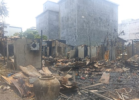 Kondisi empat rumah warga hangus terbakar di Jalan Mujahidin, Kelurahan Samuda, Kecamatan Mentaya Hilir Selatan, Kotim, Minggu, 15 Oktober 2023.