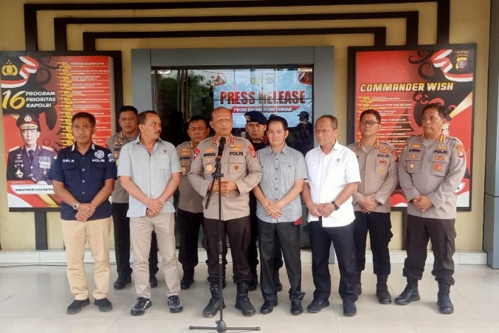 Kapolda Kalteng Sampaikan Permintaan Maaf Atas Peristiwa Berdarah di Desa Bangkal