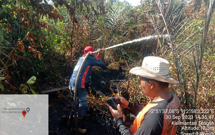 Lahan Seluas 5 Hektare di Tepian Sungai Sapihan Darat Samuda Terbakar