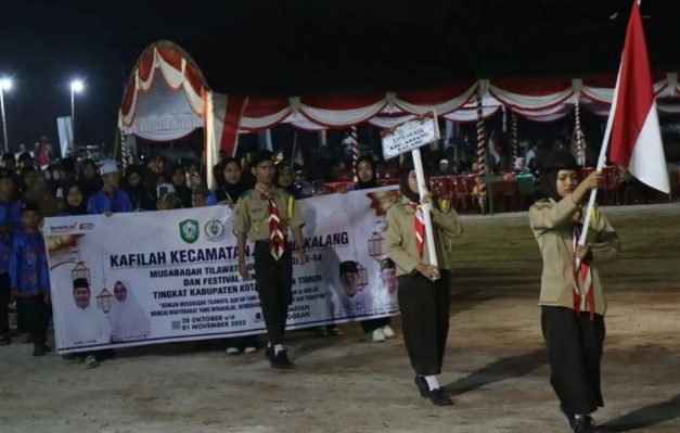 Parade kafilah setiap kecamatan pada pembukaan MTQ ke 54 tingkat Kabupaten Kotim di Parenggean, Sabtu 28 Oktober 2023