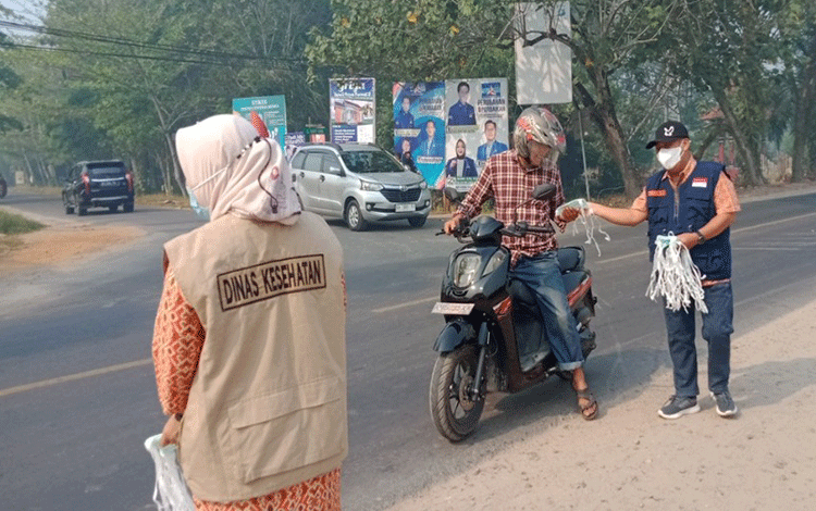 Dinkes Kotim Bagi-Bagi Masker Gratis