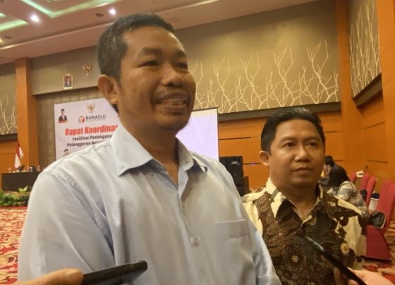 Pelaksana Tugas Kepala BKPSDM Kotim Kamaruddin Makalepu saat diwawancarai.