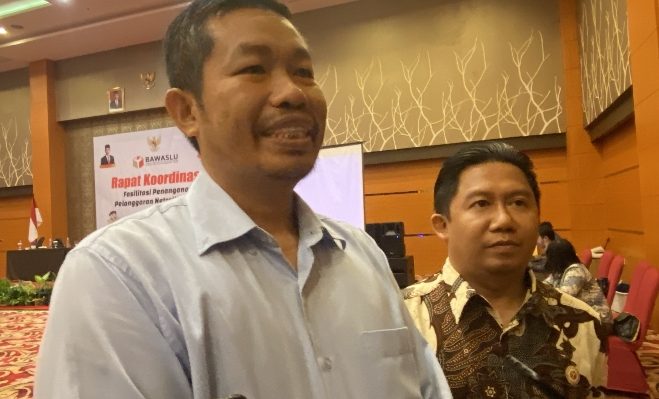 Pelaksana Tugas Kepala BKPSDM Kotim Kamaruddin Makalepu saat diwawancarai.