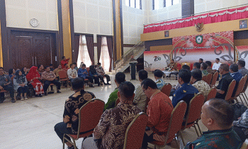 Pemkab Simalungun melakukan kunker ke Pemkab Kotim dan disambut di Aula Rujab Bupati Kotim, Jalan A. Yani, Sampit, Jumat, 20 Oktober 2023.