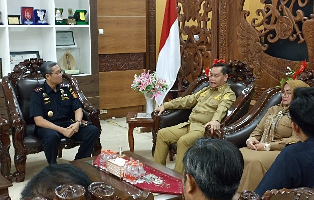 Pertemuan Bupati Kotim, Halikinnor dengan Kepala Kantor Pengawasan dan Pelayanan Bea dan Cukai Sampit di Rujab Bupati Kotim, Senin 30 Oktober 2023.