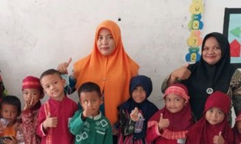 Puskesmas Ketapang 2 membagikan vitamin A kepada siswa TK IT Ar Rayyan, Kamis 12 Oktober 2023.