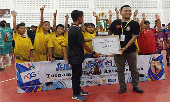 SD IT Arafah Juara 1 Turnamen Futsal Antarsekolah Se Kotim Kategori Kelas 1 3, Senin, 2 Oktober 2023.