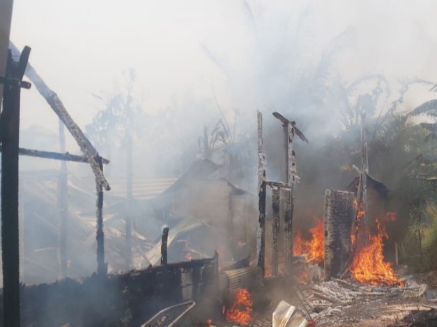 Gudang Kardus Bekas di Desa Sebabi Terbakar