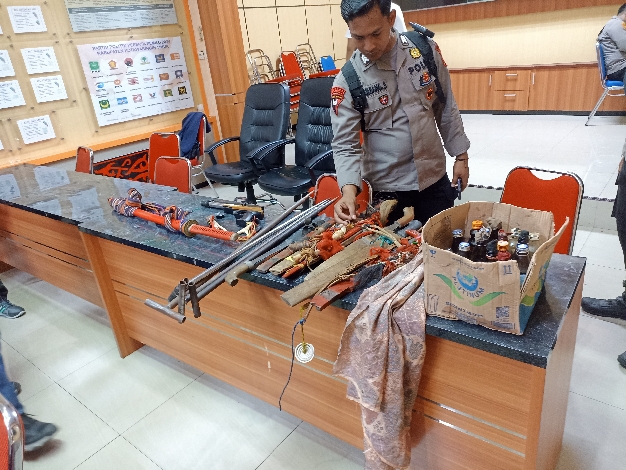 Lawan Petugas, Pelaku Bentrokan di Bangkal Telah Menyiapkan Air Soft Gun Hingga Bom Molotov