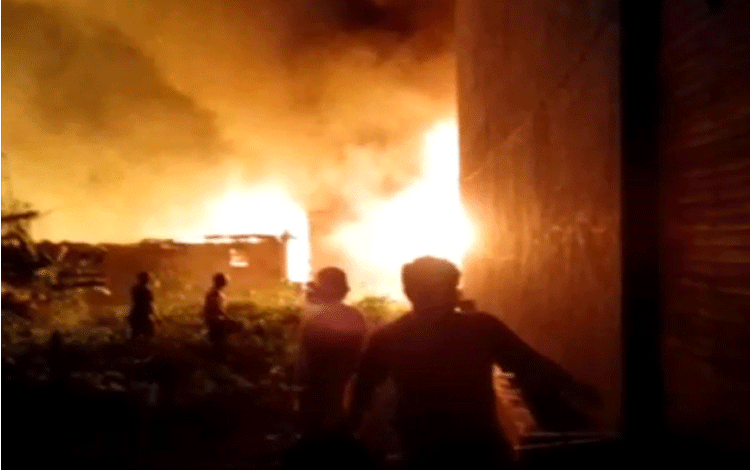 Sejumlah Rumah dan Gedung Walet Terbakar di Samuda