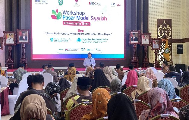 Sekretaris Daerah Kotim Fajurahman saat membuka kegiatan Workshop Pasar Modal Syariah di rumah jabatan bupati, Selasa, 24 Oktober 2023.