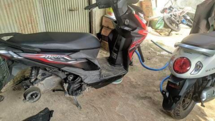 Ban Sepeda Motor Raib Dibawa Kabur Pencuri