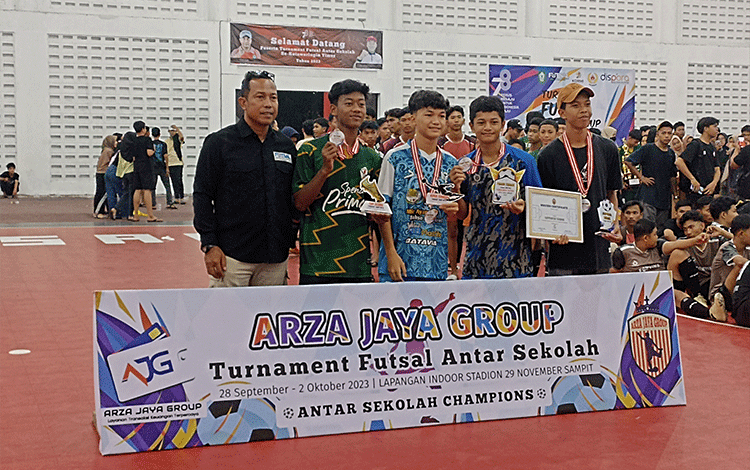 Siswa SMPN 3 Sampit Raih Gelar Pemain Terbaik Turnamen Futsal Antarsekolah se-Kotim