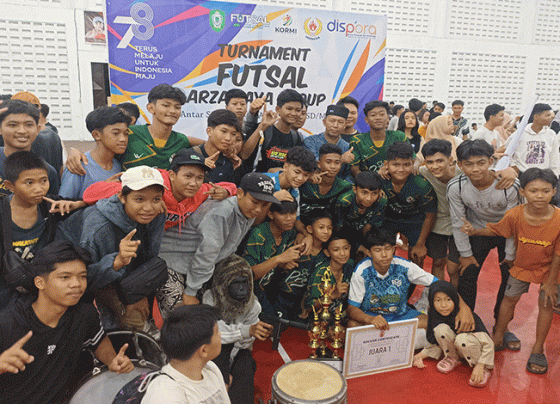 Tim Futsal SMPN 2 Sampit Juara 1 Turnamen Futsal Antarsekolah Se Kotim di Lapangan Indoor Stadion 29 Nopember, Senin, 2 Oktober 2023.