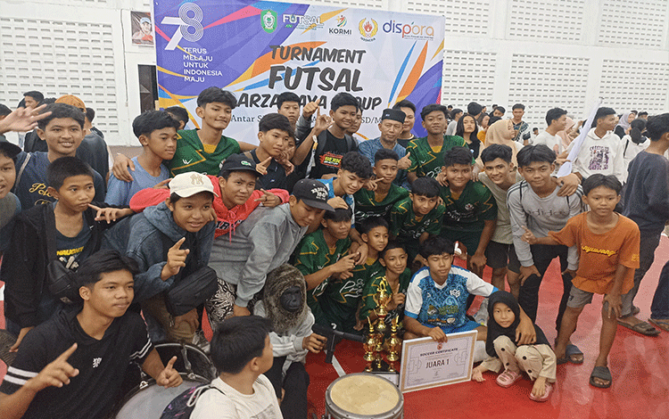 Hebat! SMPN 2 Sampit Juara 1 Turnamen Futsal Antarsekolah se-Kotim