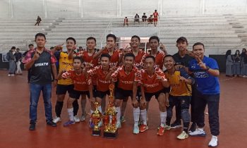 Tim futsal SMKN 3 Sampit meraih juara 1 Lomba Futsal HUT ke 40 SMAN 2 Sampit di Lapangan Futsal Stadion 29 Nopember, Sampit, Rabu 25 Oktober 2023