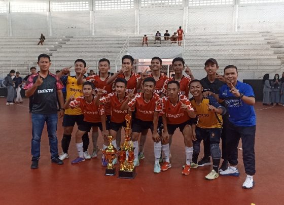 Tim futsal SMKN 3 Sampit meraih juara 1 Lomba Futsal HUT ke 40 SMAN 2 Sampit di Lapangan Futsal Stadion 29 Nopember, Sampit, Rabu 25 Oktober 2023