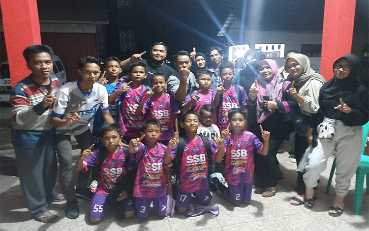 SDN 1 Pelangsian Juara 1 Turnamen Futsal