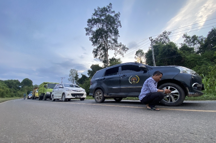 Trans Kalimantan Ruas Katingan Macet Berkilo-kilo Meter