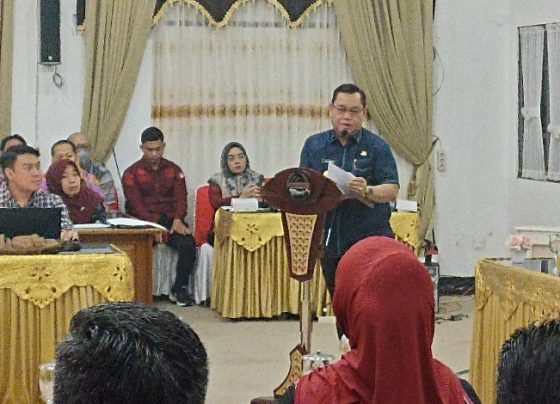 Bupati Kotim, Halikinnor memberikan sambutan pada forum konsultasi publik RPJPD 2025 2045 di Bappelitbangda Kotim, Kamis 23 November 2023