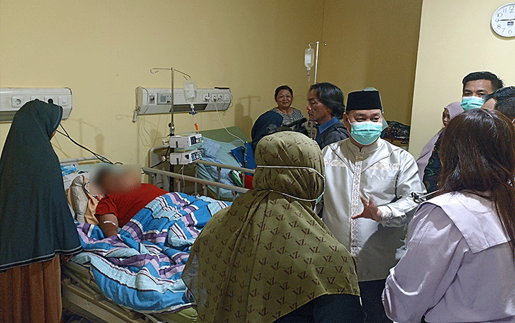 Halikinnor Jenguk Anak Terjangkit DBD di RSUD dr Murjani Sampit