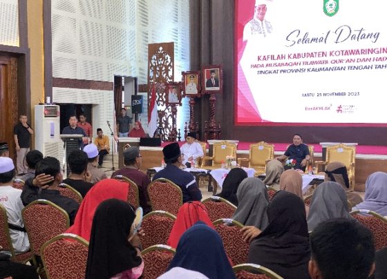 Bupati Kotim Halikinnor saat menyambut kedatangan Kafilah Kabupaten Kotim di rumah jabatan bupati, Sabtu, 25 November 2023.