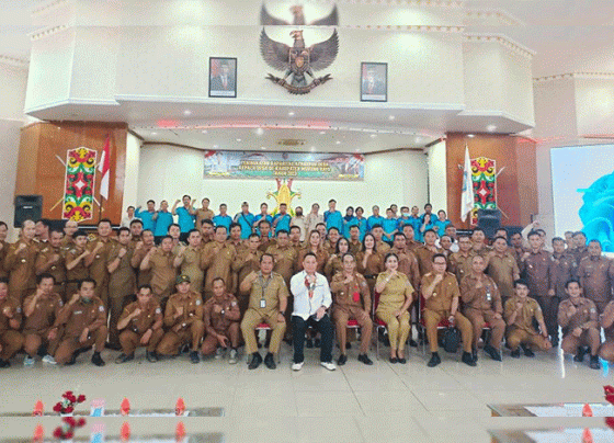 Foto bersama jajaran Pemkab, Ketua DPRD, Kepala DPMD beserta anggota Murung Raya serta