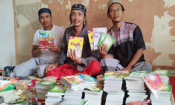 Foto dari kiri ke kanan, anggota Komunitas Sepeda Kotim Slamet Djitu Saputra, Hakam Mabruri, dan Ustaz Abdul Khair.