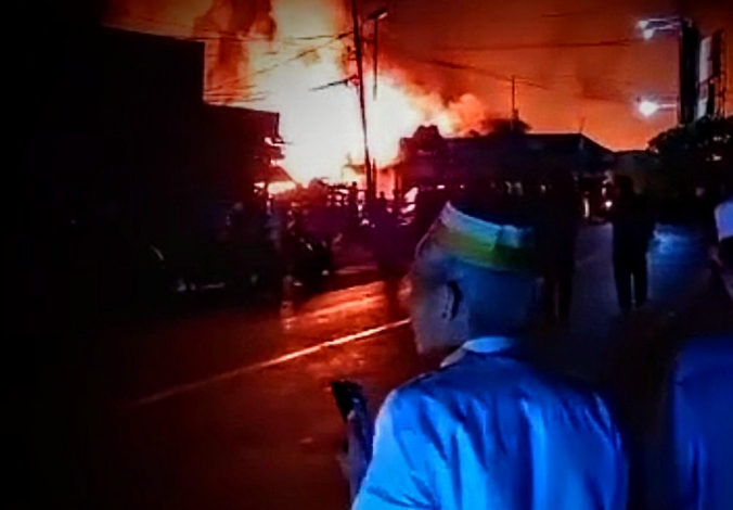 Geger! Kebakaran Hebat Melanda Pasar Simpang Sebabi